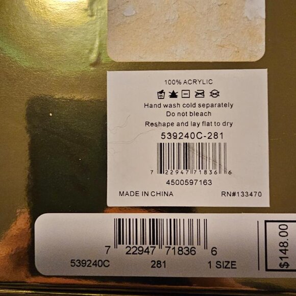 Michael Kors Set HAT,Scarf and gloves - Picture 2 of 2